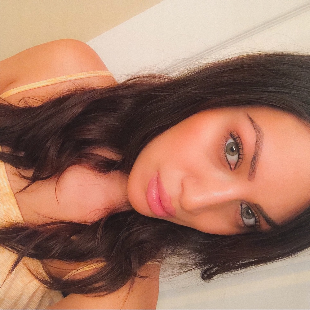 Meet your Posher, Gabriela